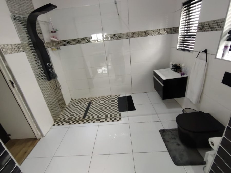 4 Bedroom Property for Sale in Nahoon Valley Park Eastern Cape